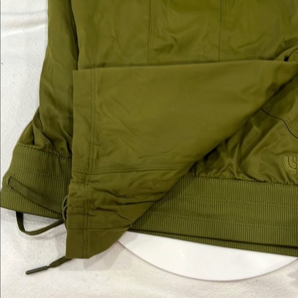 The North Face Forest Olive Mountain Capri Pants Side Pock XL/Regular Brand New - Picture 4 of 6